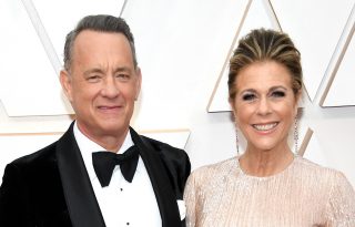 Tom Hanks és Rita Wilson vérplazmát adományoz