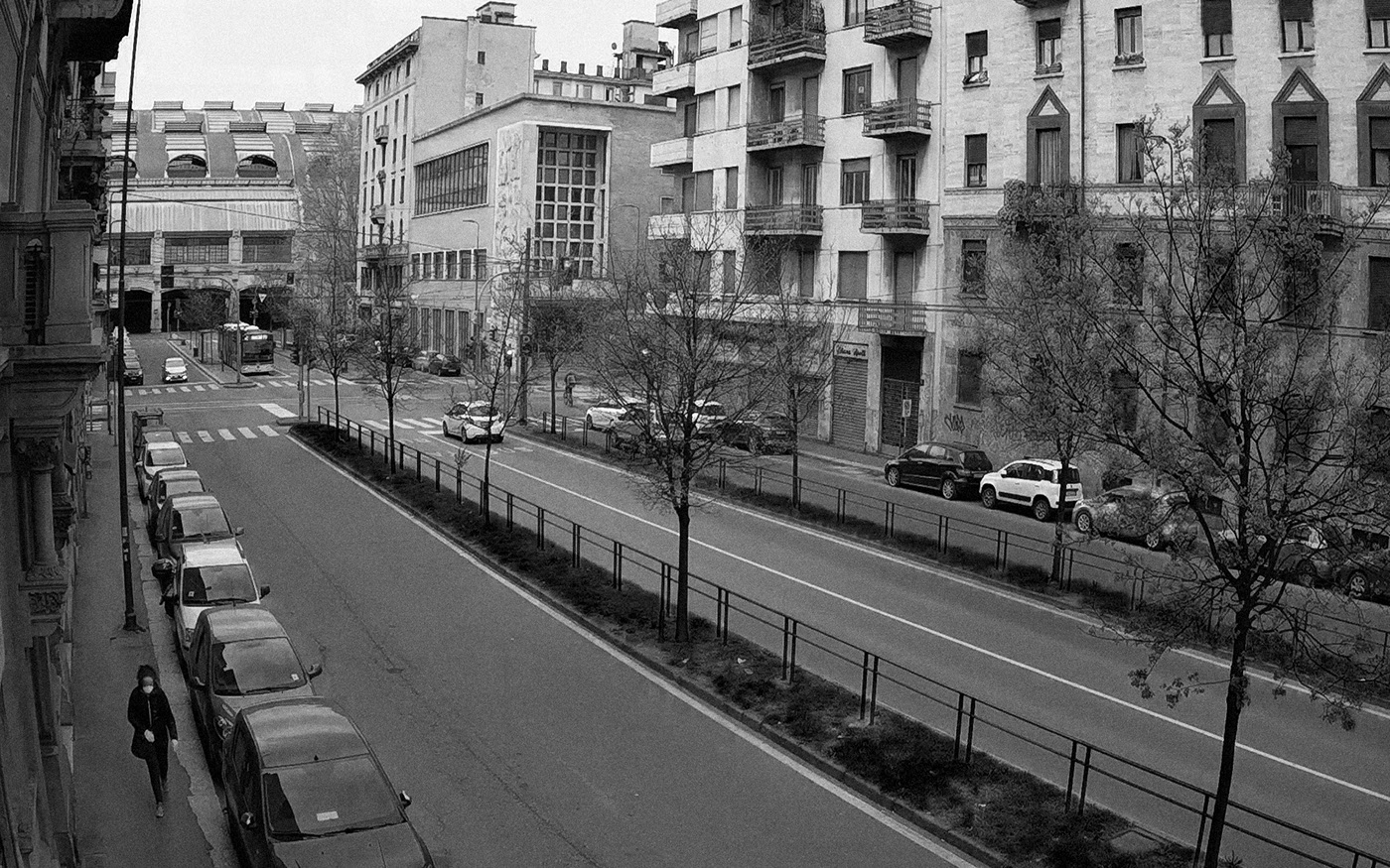 19. kép: Egy üres utca a Milánói Központi Pályaudvar környékén.