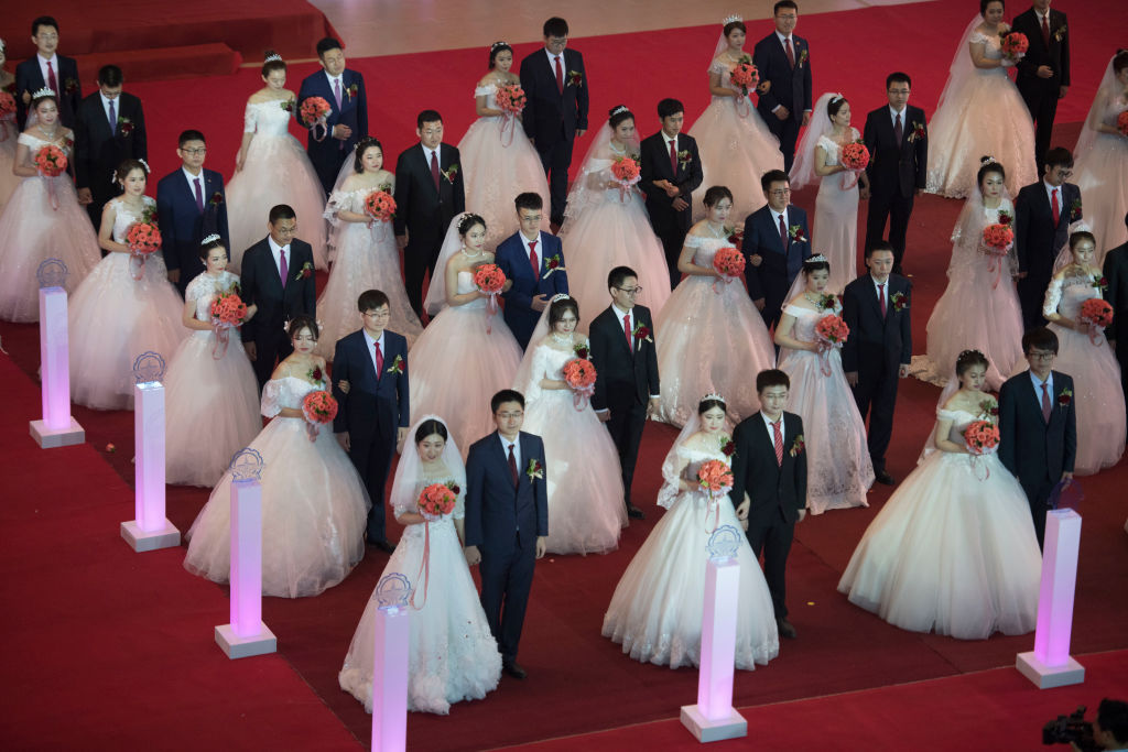 tárgyaló esküvői kínai nő