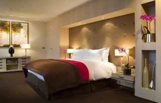Kik alszanak a budapesti luxusszállodák ágyaiban?