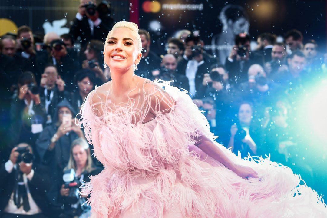 Lady Gaga egy Valentino sajtóeseményen 2020-ban