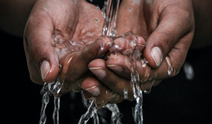 Túlhidratáltság és vízmérgezés – 7 jel, hogy túl sok vizet iszol