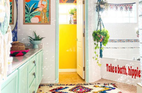 szines-furdoszoba-lakberendezes