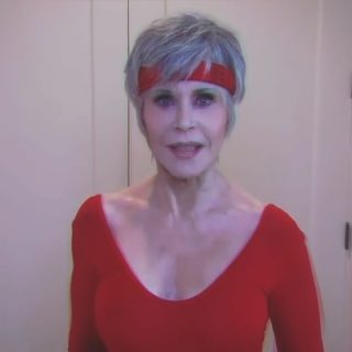 Jane Fonda őrületes aerobikvideóval buzdít mindenkit szavazásra
