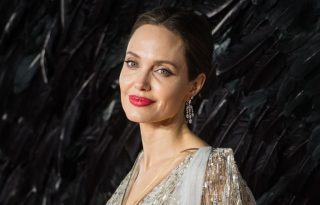 Angelina Jolie első könyvével a fiatalokat tanítja jogaikról
