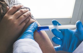 Miért fáj egyik védőoltás jobban, mint a másik?