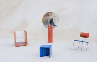 Londonban állítja ki posztmodern bútorait a magyar művész