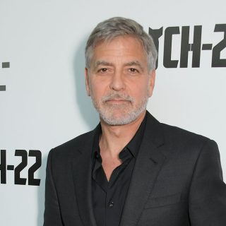 George Clooney rajong Chrissy Teigen riposztjaiért