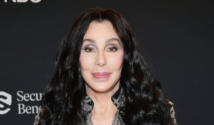 Cher elutazott a világ legmagányosabb elefántjához