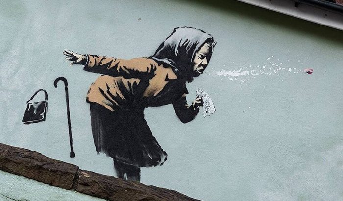 Tüsszentő nénivel ajándékozta meg szülővárosát Banksy
