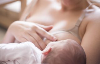 Az anyatej nagy lökést ad a baba immunrendszerének