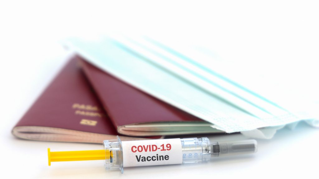 koronavirus-vakcina-igazolvany-utlevel