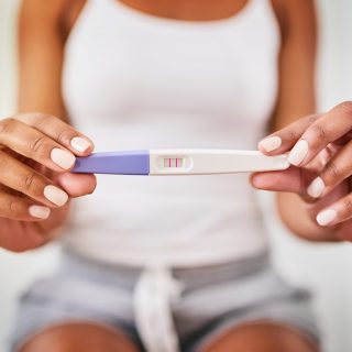 Sztárok és a várandósbiznisz: mennyit ér egy terhességi teszt?