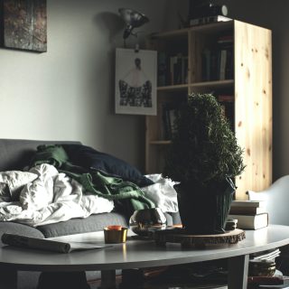 Vetetlen ágytól a fényhiányig: így tesz stresszessé az otthonunk