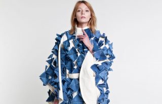 A kék nyugalma: a Lazlo Fashion a víz fodrozódását tette ruhára