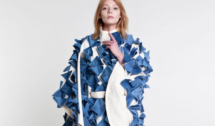 A kék nyugalma: a Lazlo Fashion a víz fodrozódását tette ruhára