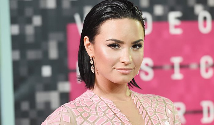 Demi Lovato hadjáratot indított egy fagyibolt ellen, amiért cukormentes édességeket is árulnak
