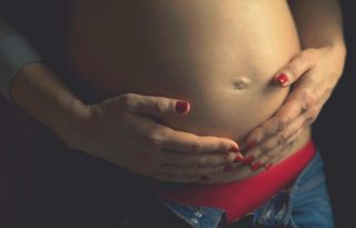 Terhesség és körömlakk: nagyobb esély a szülés utáni depresszióra?