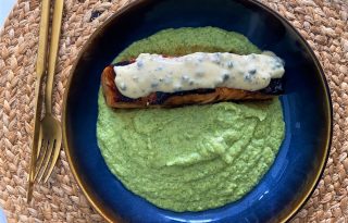 Nem csak pite: mézes-chilis lazac brokkolipürével és zöldborsmártással