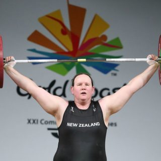 Új-zélandi súlyemelő az első nyíltan transznemű olimpikon