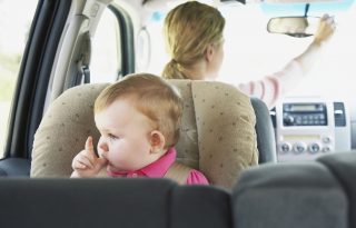 Amikor kihagy az agy: hogyan felejtjük a kocsiban a gyereket?