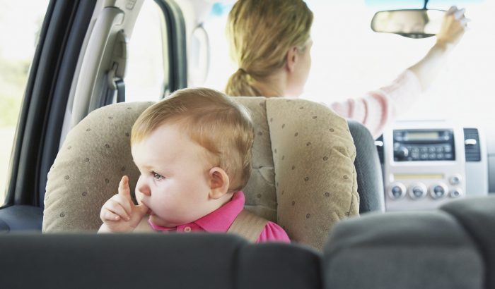 Amikor kihagy az agy: hogyan felejtjük a kocsiban a gyereket?