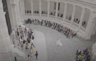 Videón a Chanel és a Giambattista Valli haute couture kollekciója