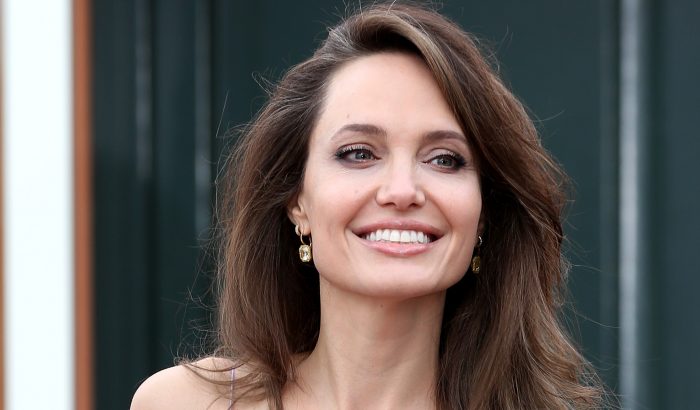 Angelina Jolie-nak jól áll a méhészkedés