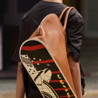 Gördeszkából csinált táskát az Hermès