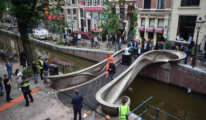 3D nyomtatott hidat emeltek Amszterdamban