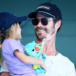Chris Hemsworth ultracuki apuka, ahogy a lányát védi