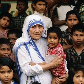 Ma lenne 111 éves Teréz anya, aki jótetteivel örökre beírta nevét az emberiség történelmébe
