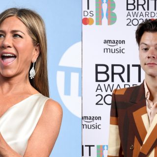 Jennifer Aniston és Harry Styles ugyanabban a kosztümben: kinek állt jobban?