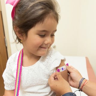 Mikor lesz koronavírus-vakcina a kisebb gyerekeknek? És miért ilyen lassú?