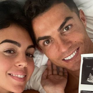 Cristiano Ronaldo barátnője ikreket vár, így már hatgyerekes apuka lesz a focisztár