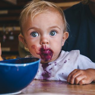 A stresszes szülők másképp etetik gyermekeiket