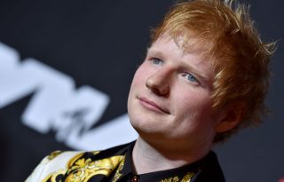 Ed Sheeran karanténba került pozitív tesztje miatt