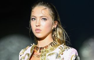 Lila Moss nem rejtegette az inzulinpumpáját a milánói divatshow-n