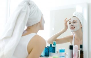 DIY: joghurtos arcpakolás problémás bőrre
