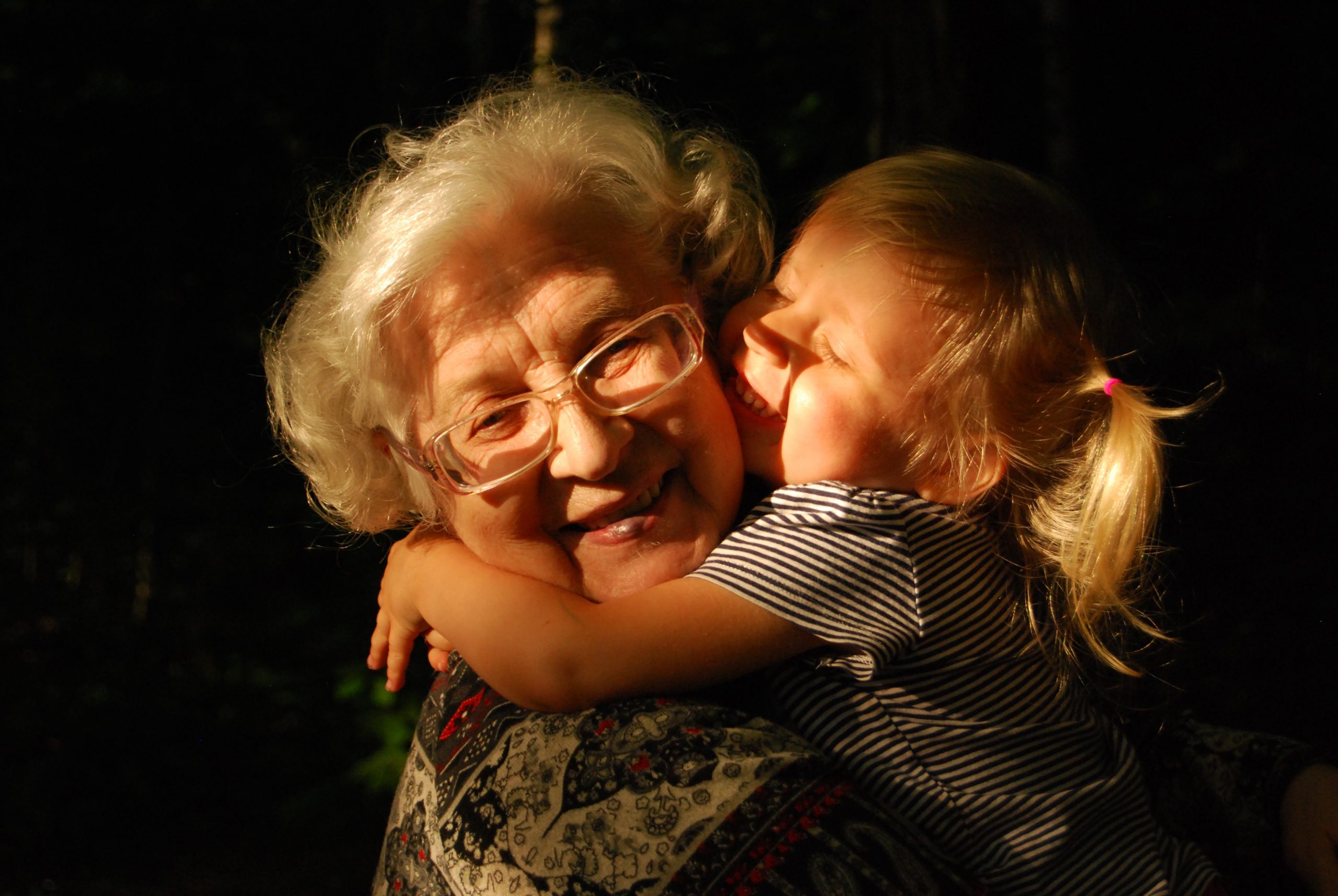 nagymama-unoka-szeretet