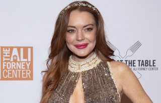 Lindsay Lohant hatalmas gyűrűvel jegyezték el