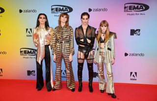 Bevállalós ruhákban vonultak a budapesti vörös szőnyegen az MTV EMA sztárjai