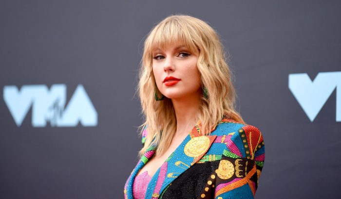 Taylor Swift anyukáját is megtévesztette lánya hasonmása