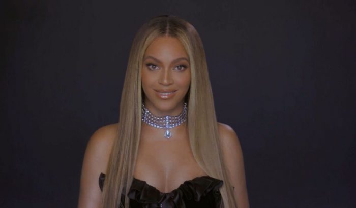 Beyoncé metál manikűrjét utánozza mindenki