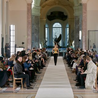 Galaktikus haute couture kollekciót mutatott be a Schiaparelli