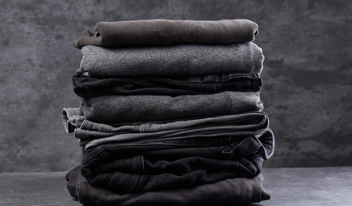 Így mosd a fekete ruhákat, hogy megtartsák a színüket