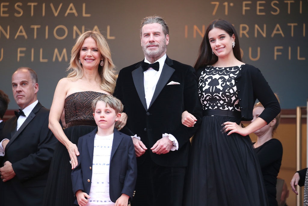 John Travolta feleségével és gyermekeivel