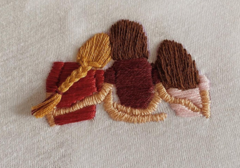 nagyi-mutatta-egyedi-himzes-dankovits-eliza