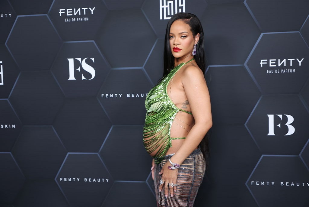 Rihanna terhes, kismamaruhában