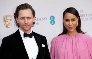 Tom Hiddleston és menyasszonya az első gyereküket várják